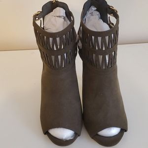 New- Shoe Boot never worn